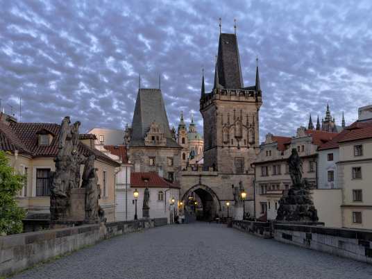 Malostranské mostecké věže – strážkyně Prahy